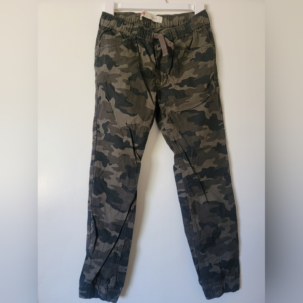 NEW Levi Camo Jogger